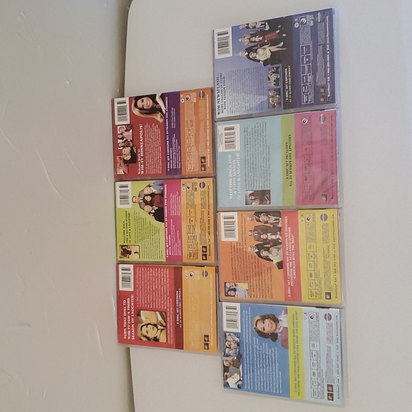 Mary Tyler Moore Show The Complete DVD Set - Picture 2 of 3